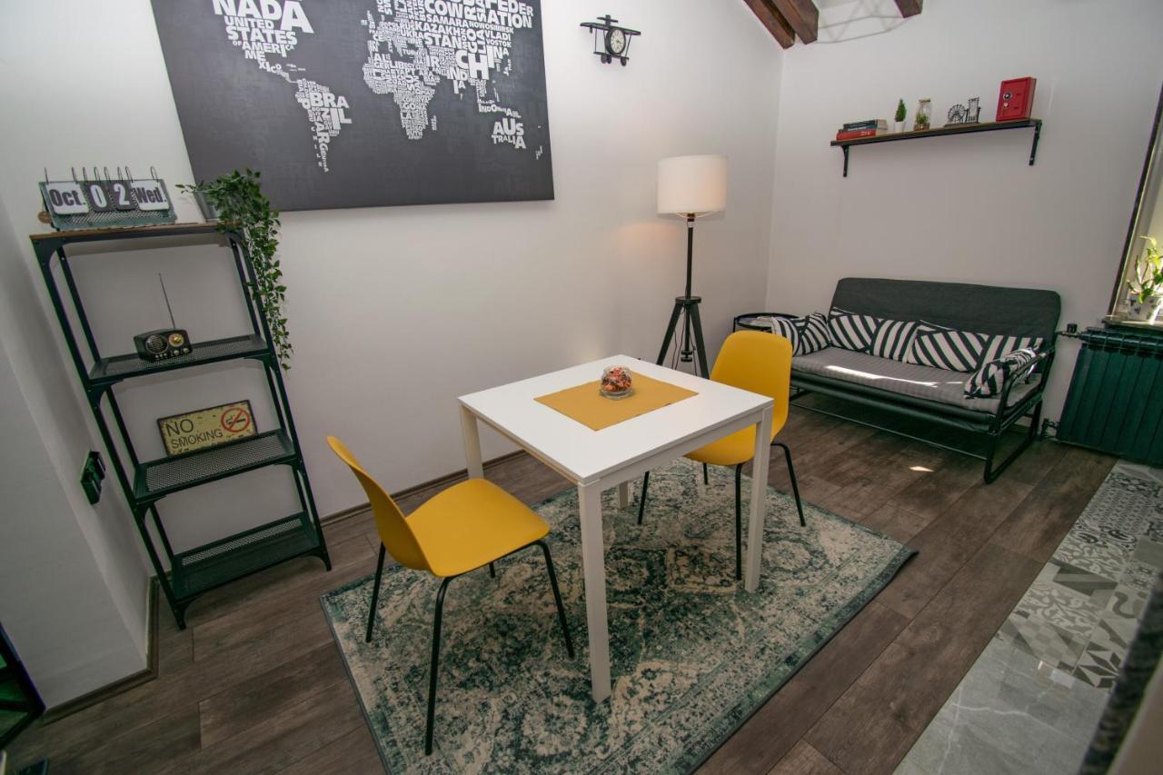 Appartement Studio Apartman Dalia à Zagreb Extérieur photo